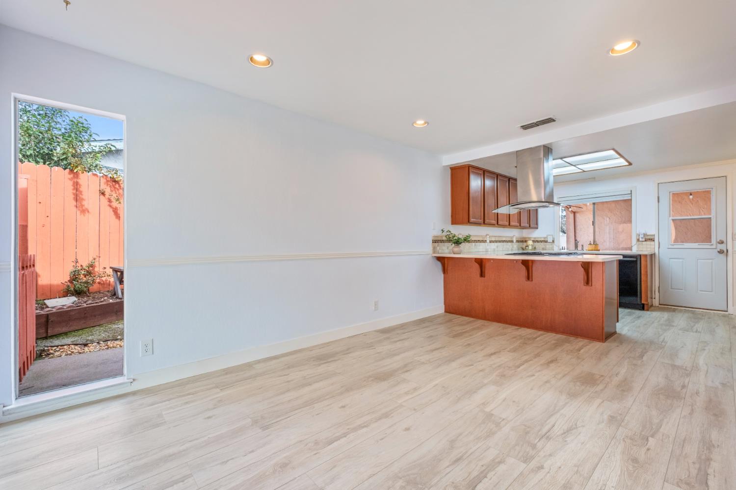 6939 Escallonia Drive