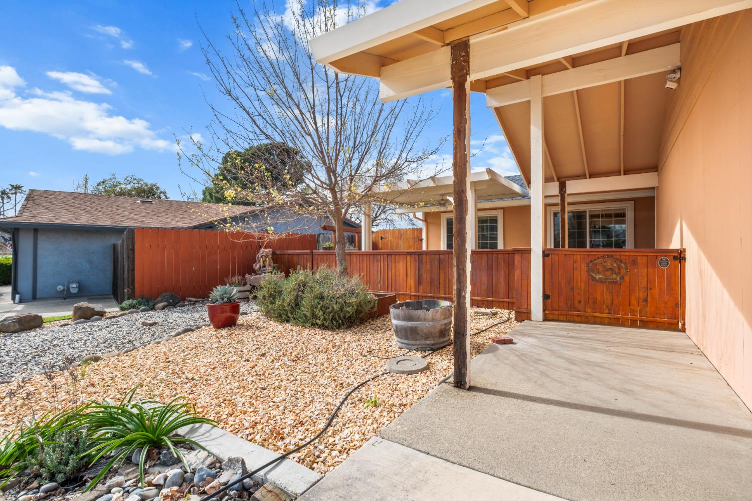6939 Escallonia Drive