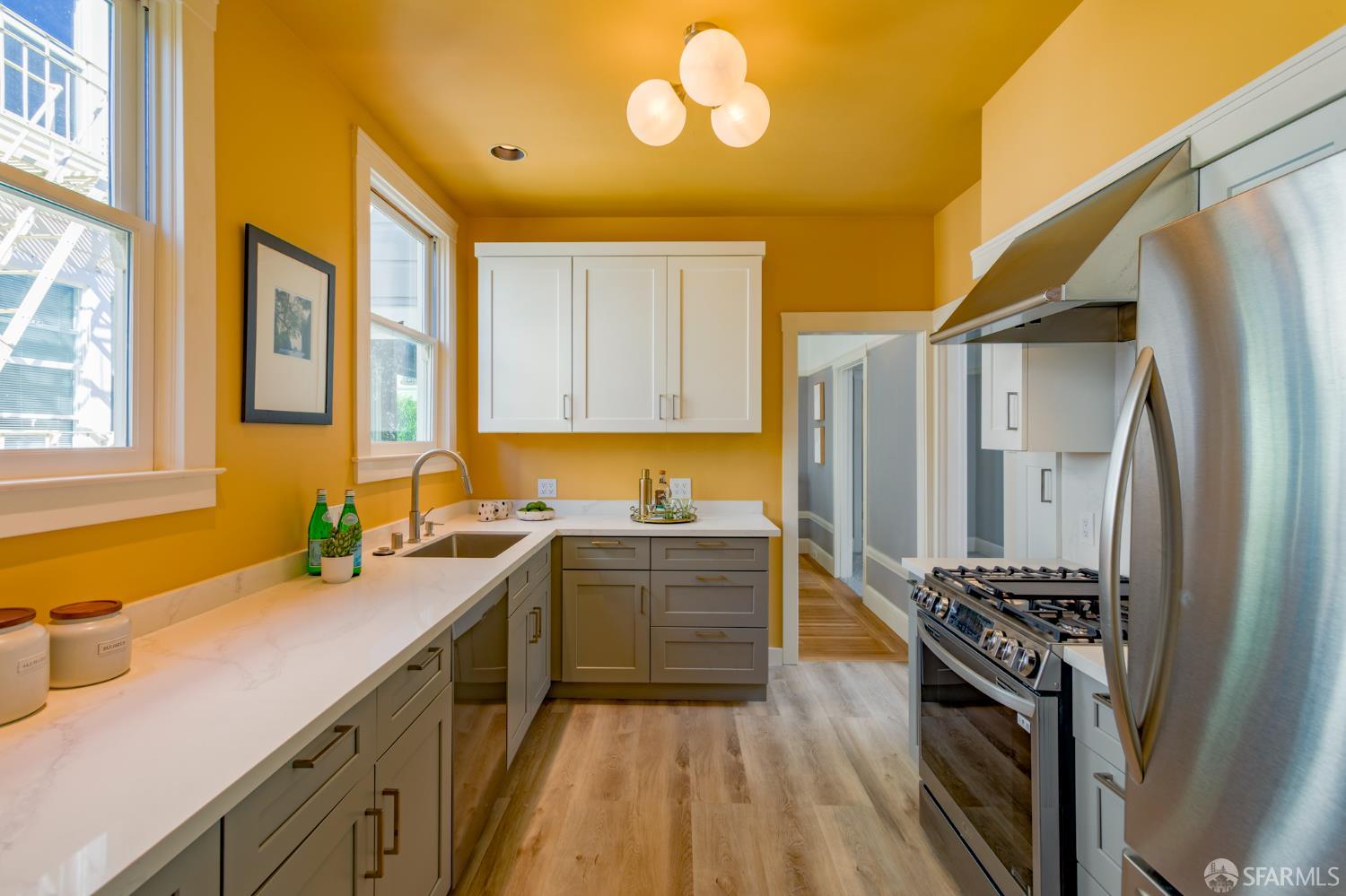 2067 Hayes Street Unit: Top