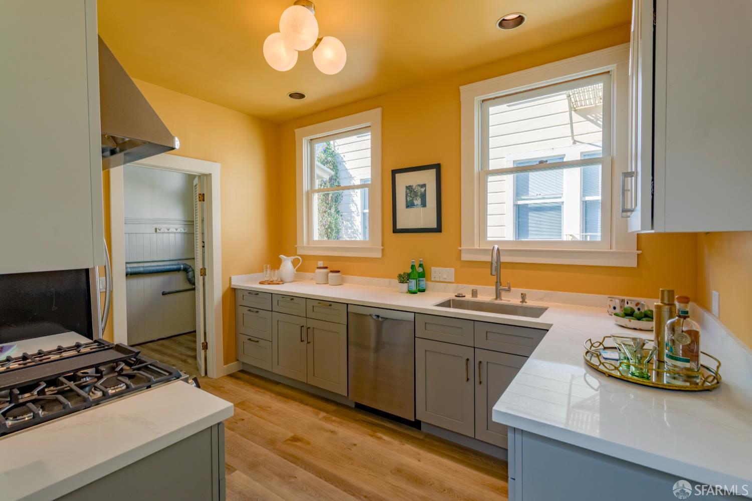 2067 Hayes Street Unit: Top