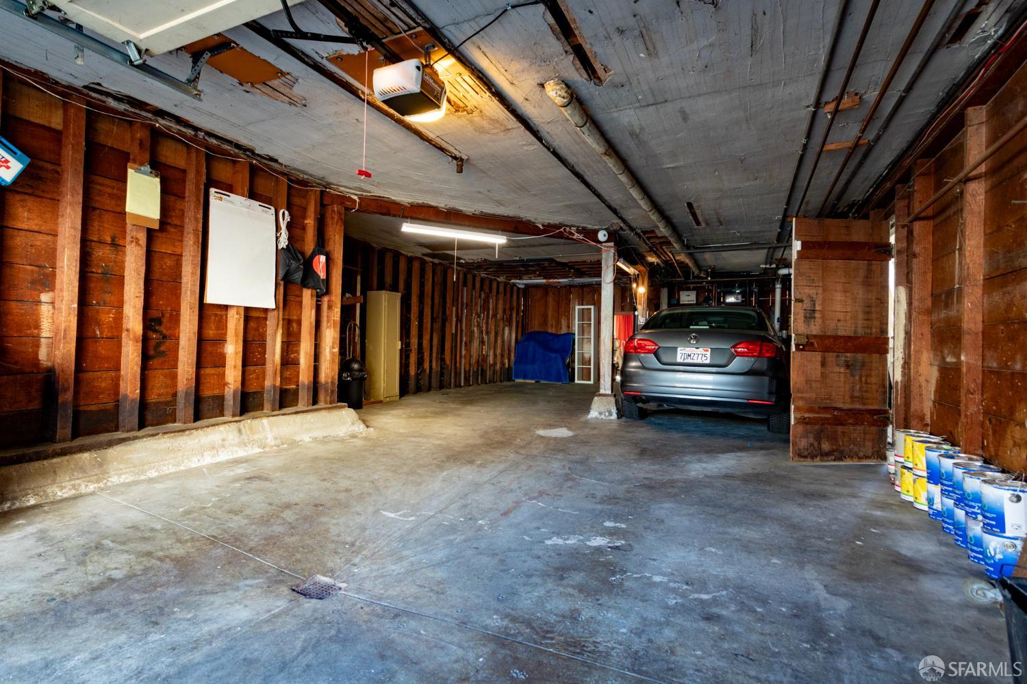 2067 Hayes Street Unit: Top