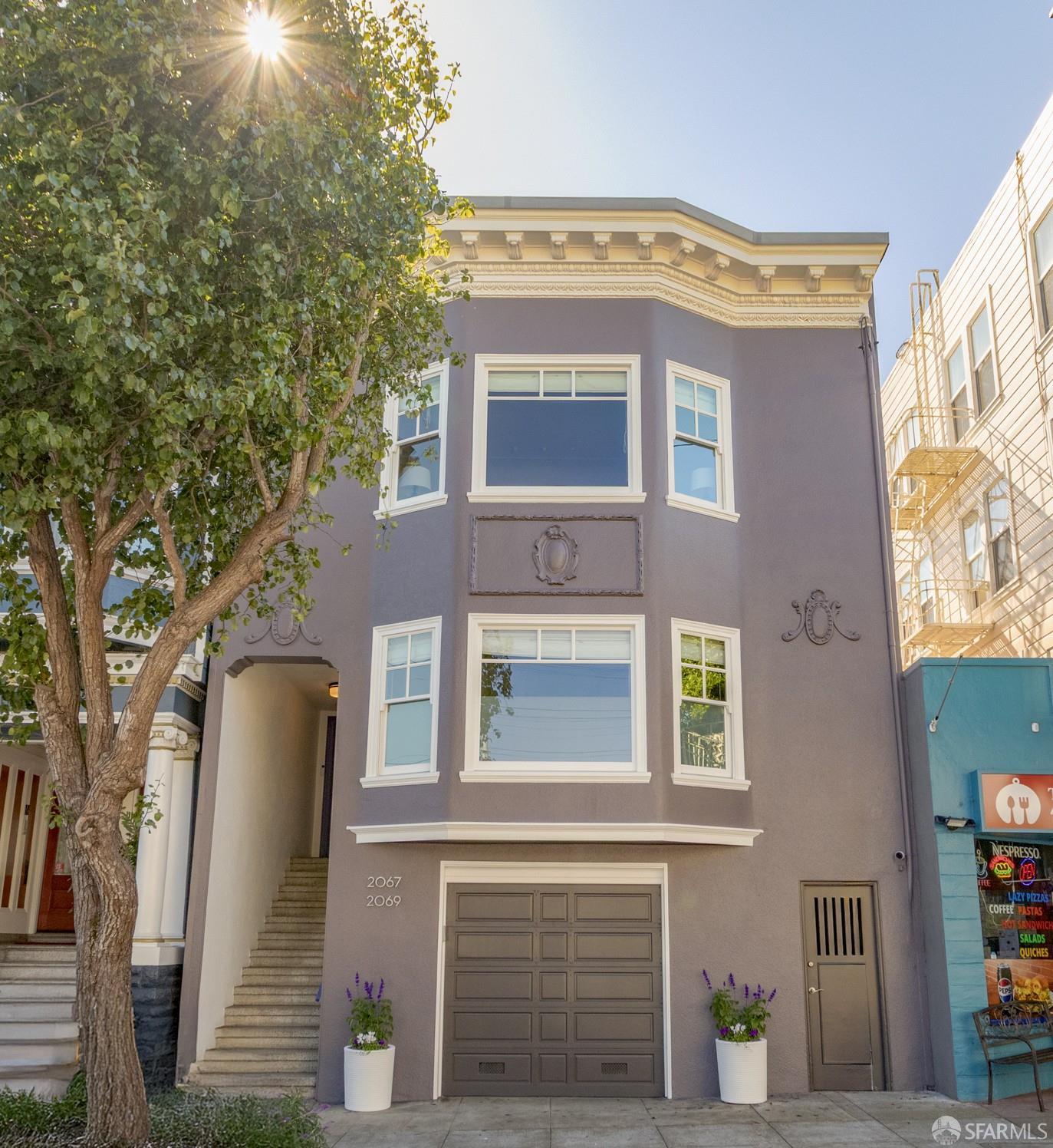 2067 Hayes Street Unit: Top