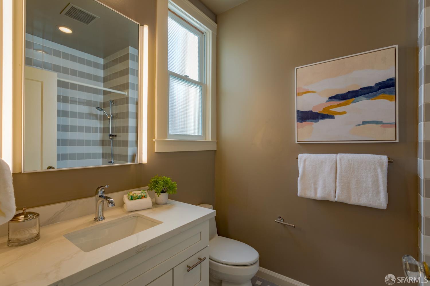 2067 Hayes Street Unit: Top