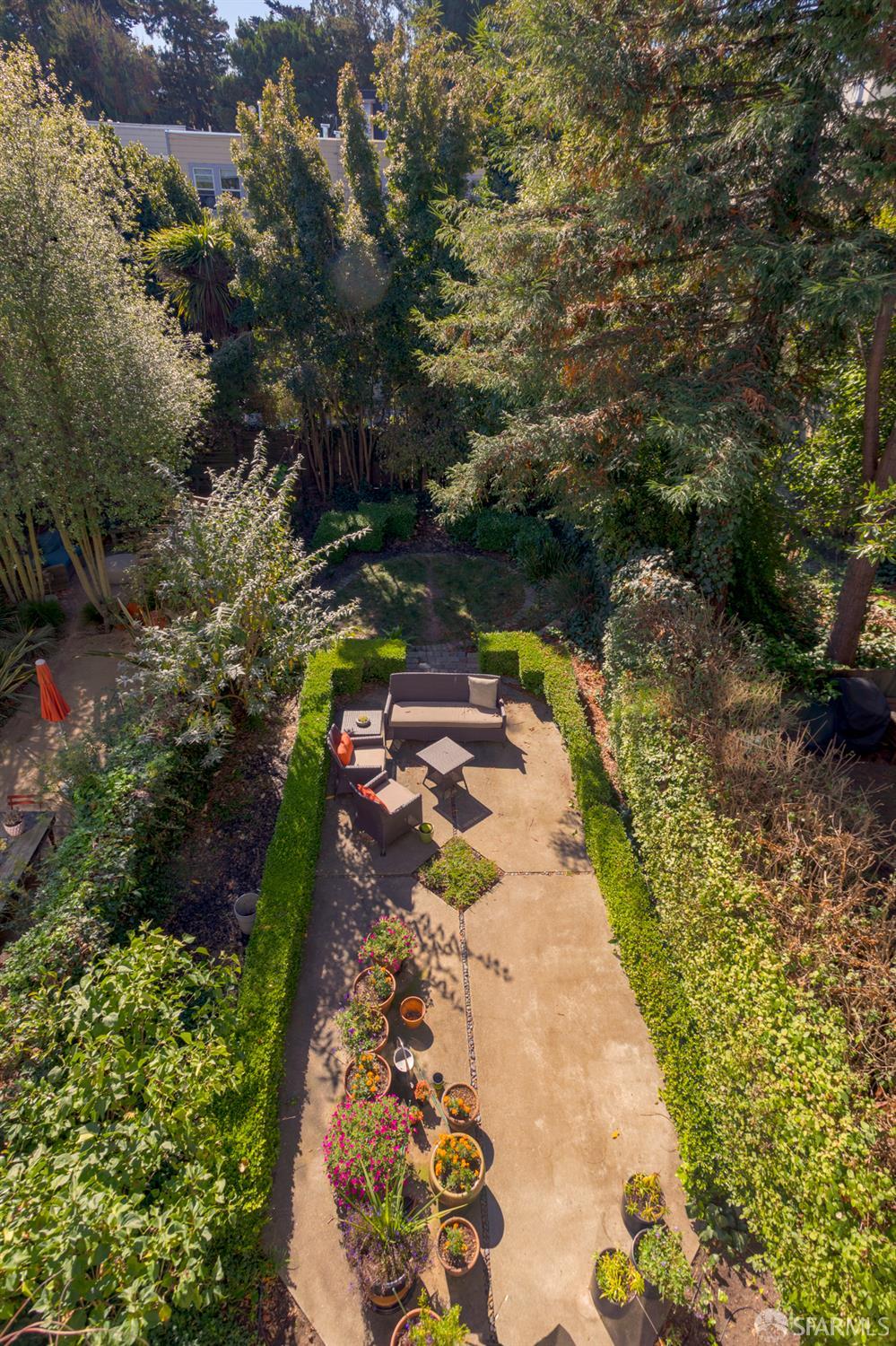 2067 Hayes Street Unit: Top