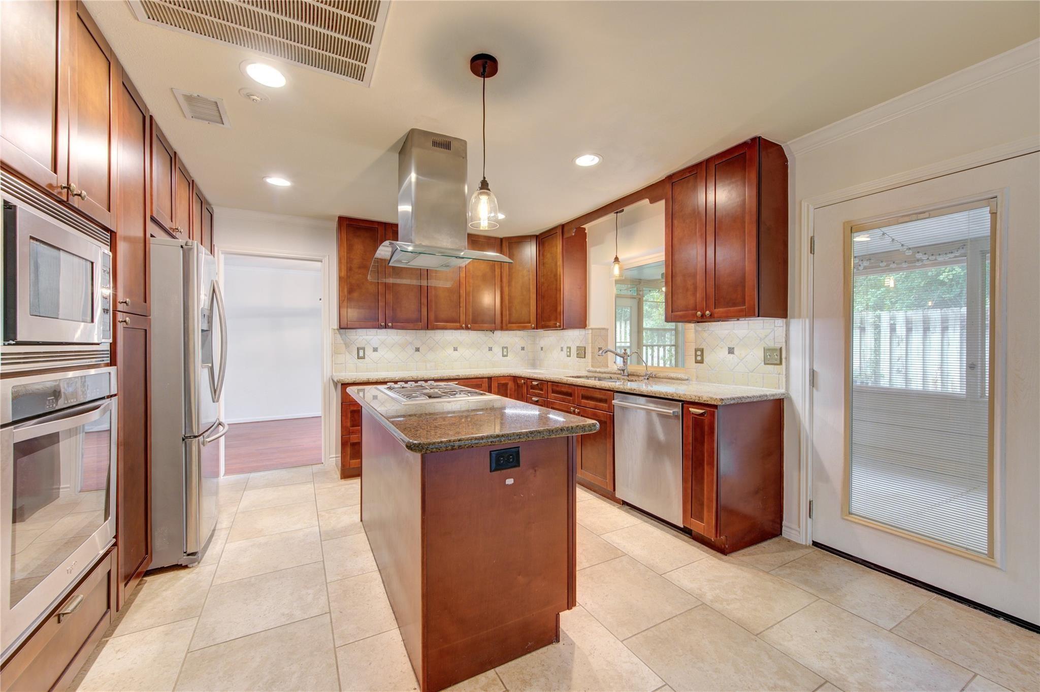 11 Thorn Berry Place