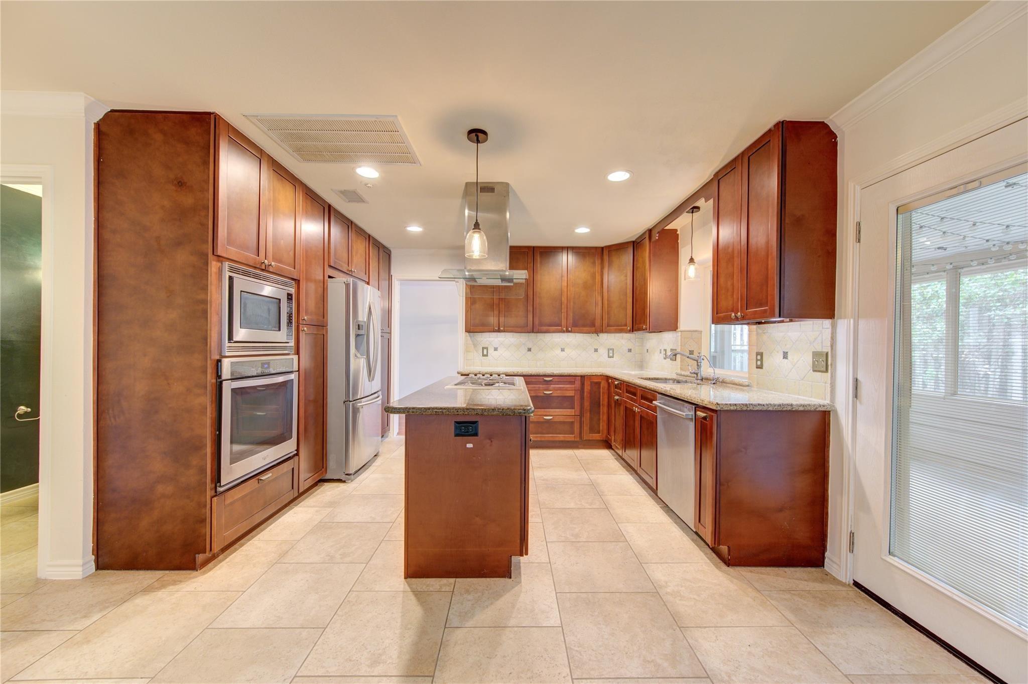 11 Thorn Berry Place