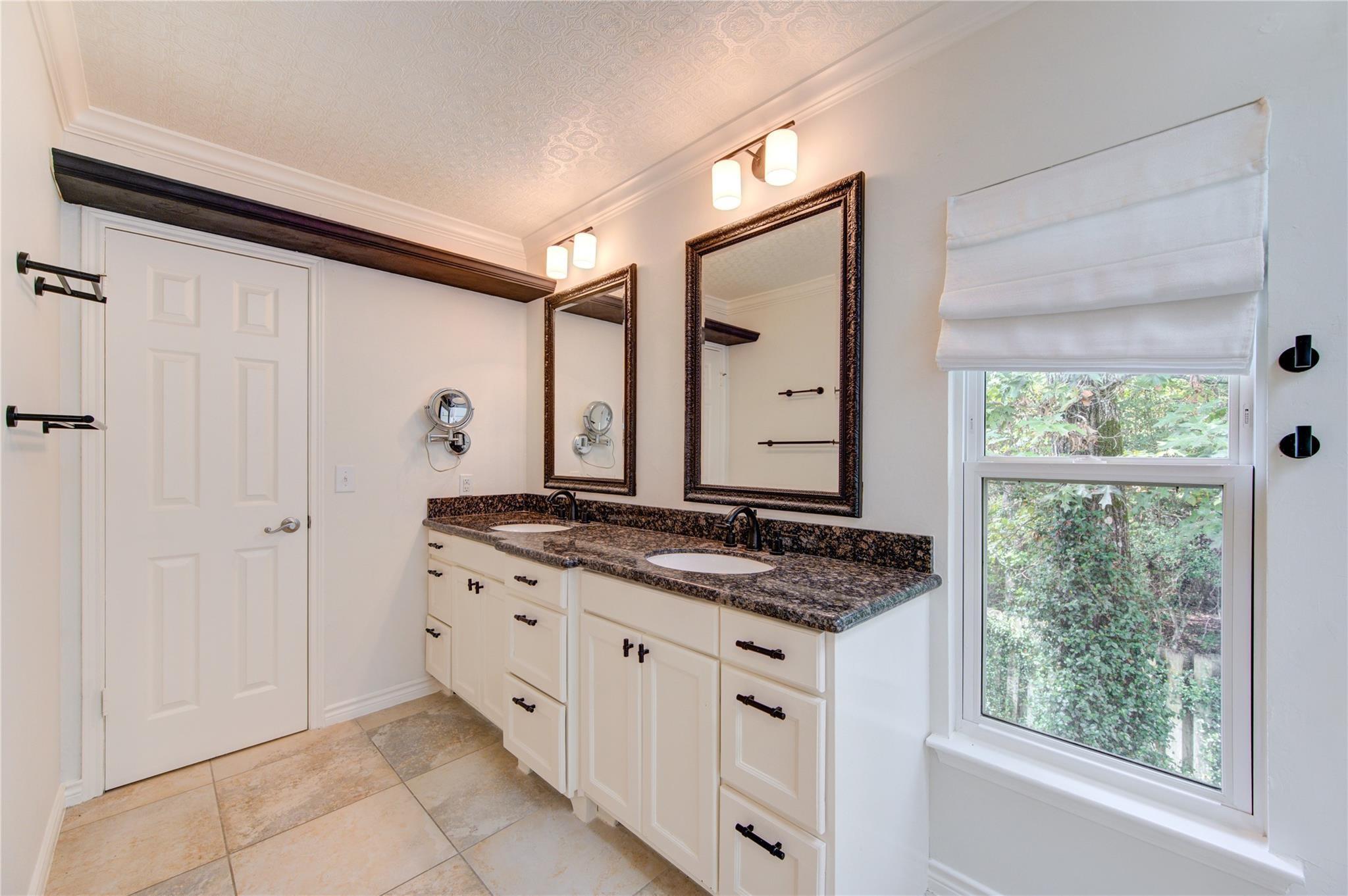 11 Thorn Berry Place