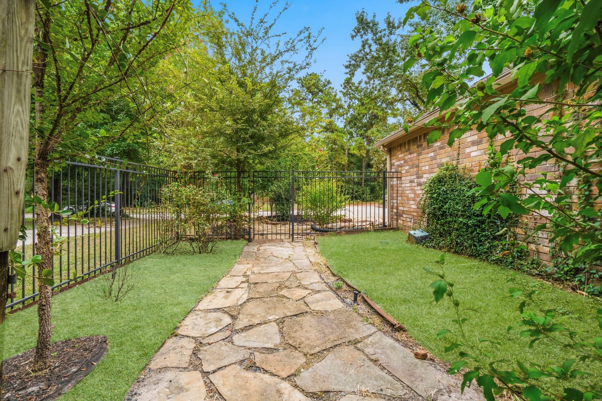 11 Thorn Berry Place