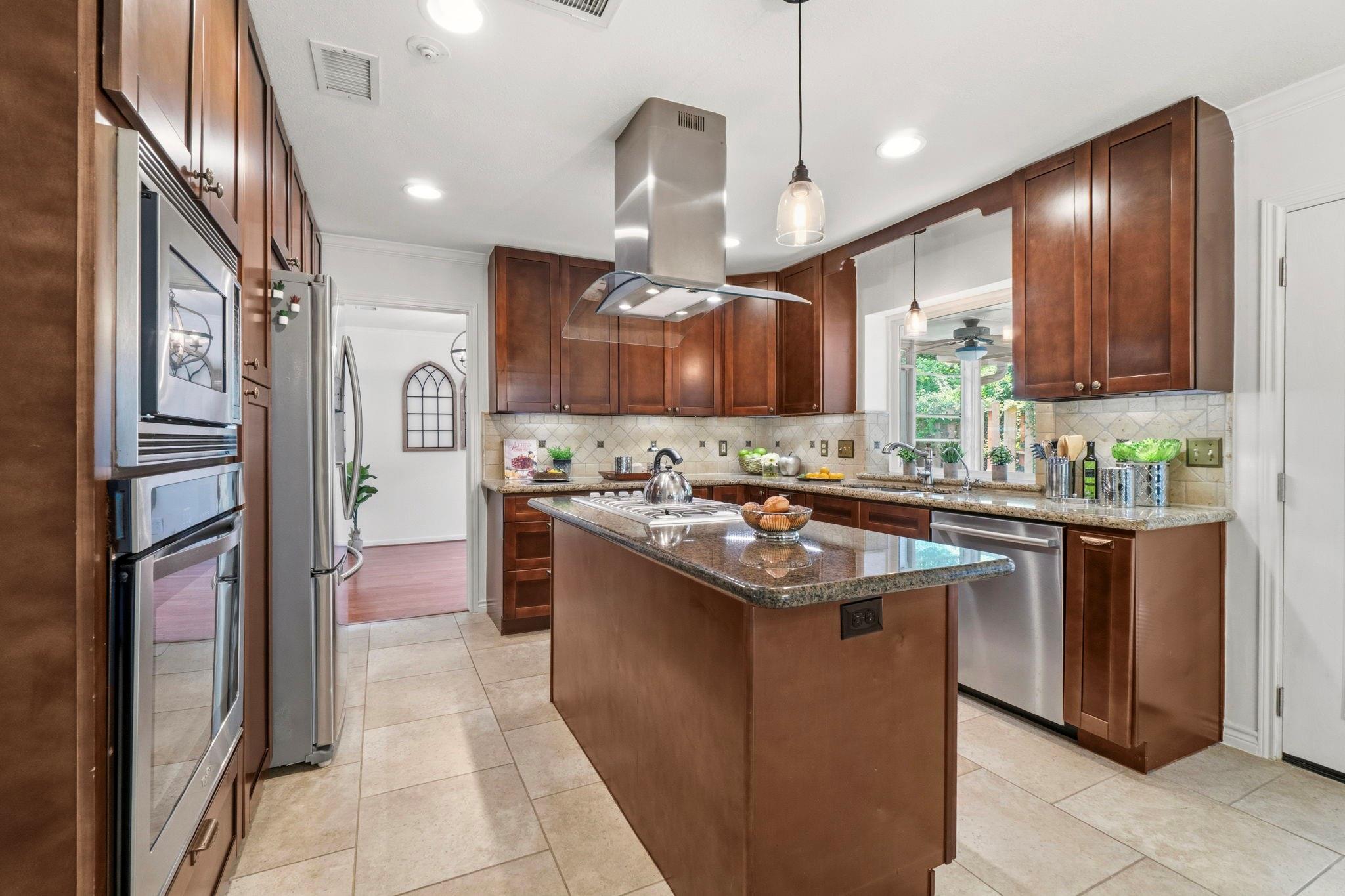 11 Thorn Berry Place