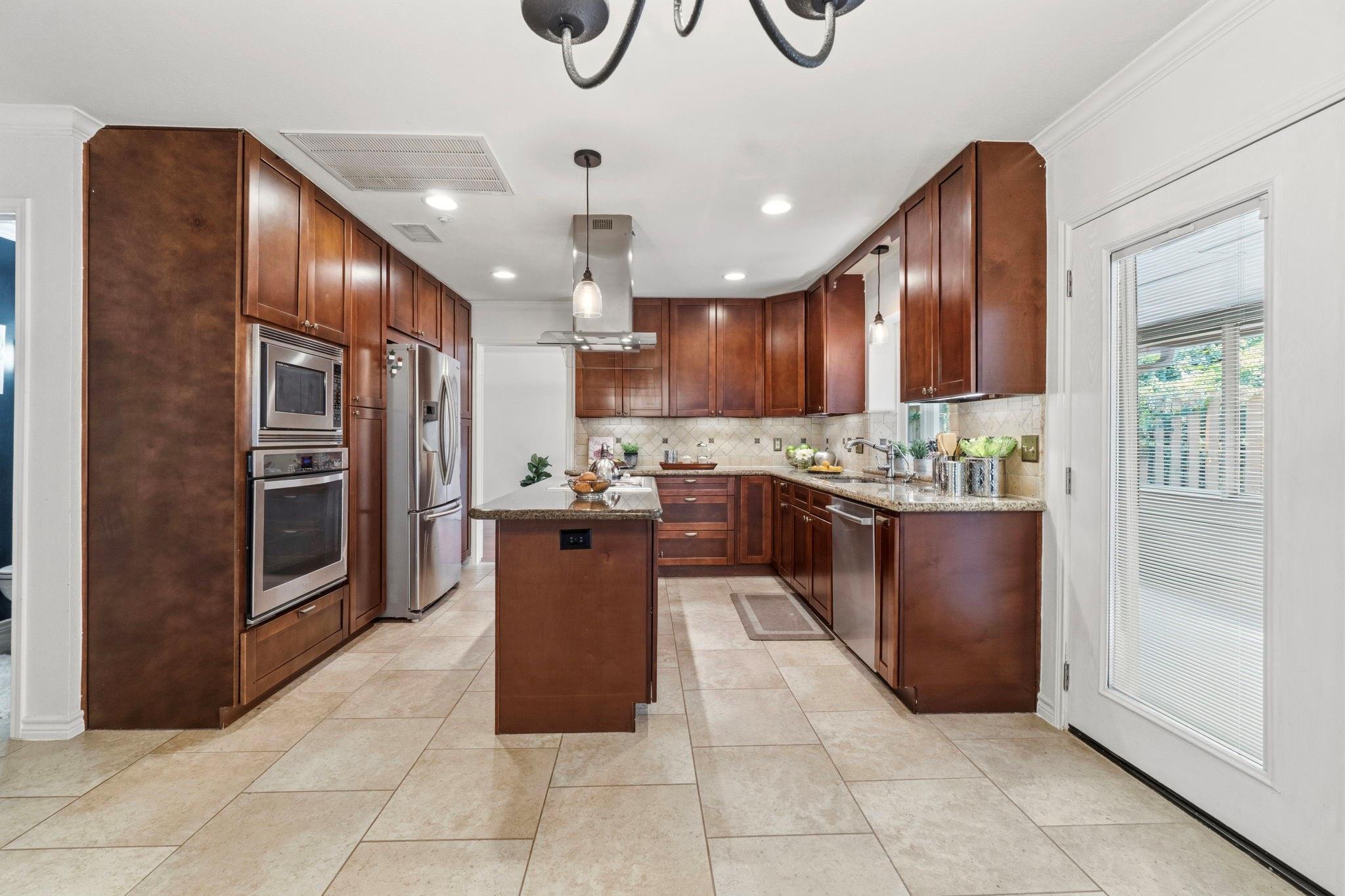 11 Thorn Berry Place