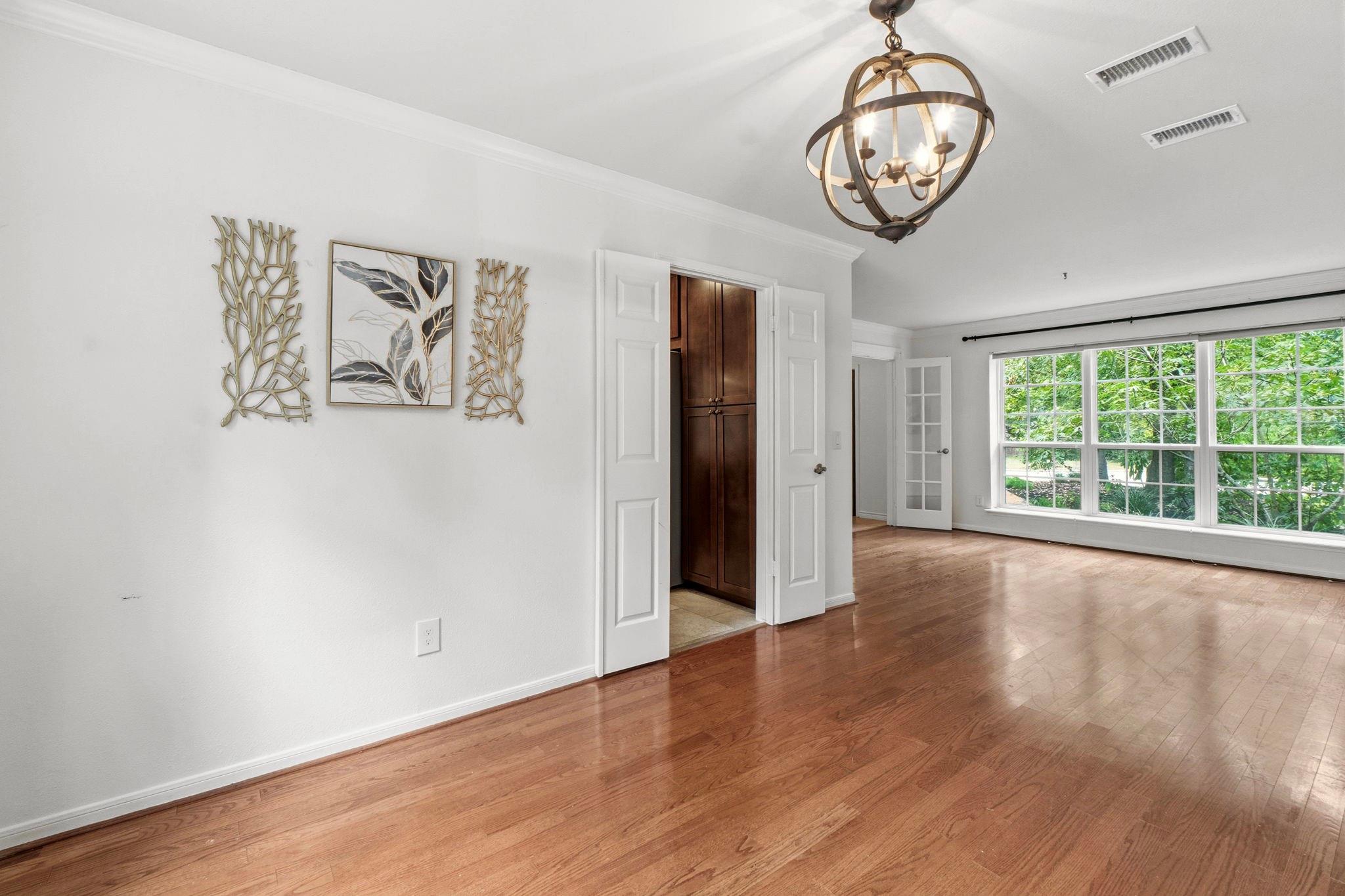 11 Thorn Berry Place