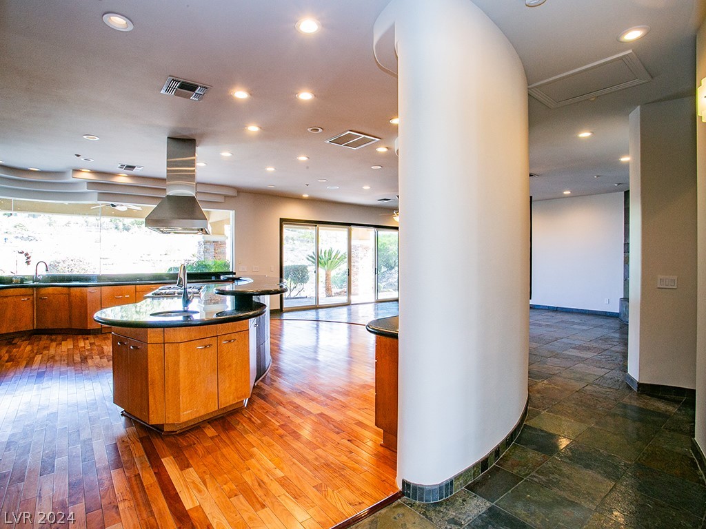 6 Corral De Tierra Place