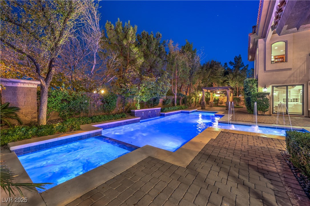 6 Fire Rock Court