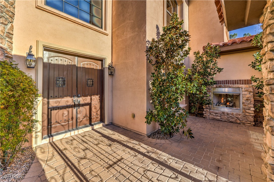 6 Fire Rock Court