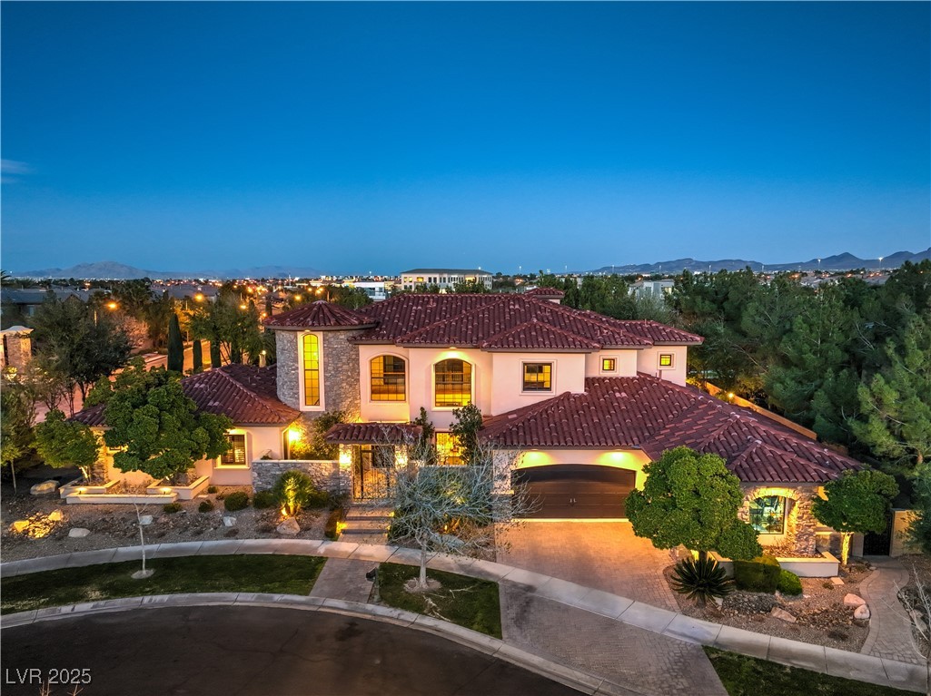 6 Fire Rock Court