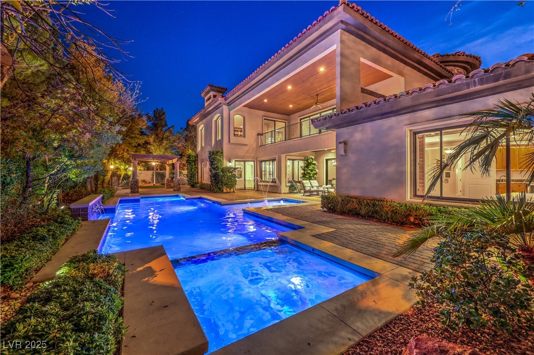 6 Fire Rock Court