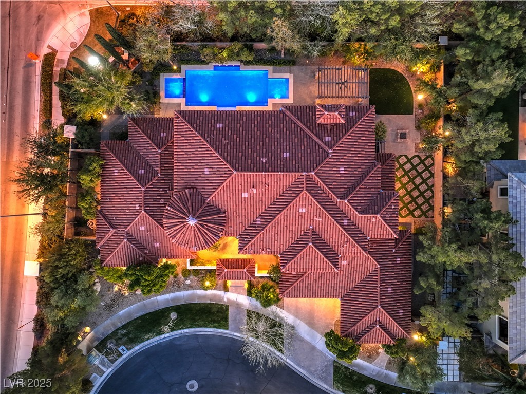 6 Fire Rock Court