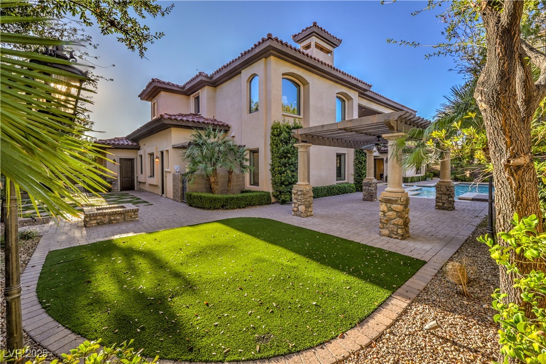 6 Fire Rock Court