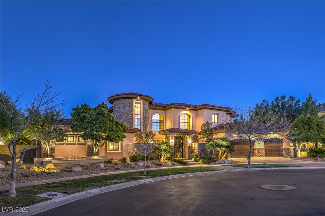 6 Fire Rock Court
