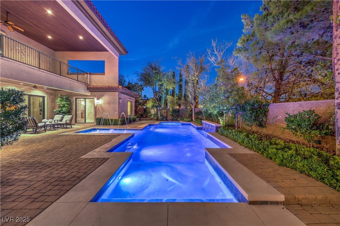6 Fire Rock Court