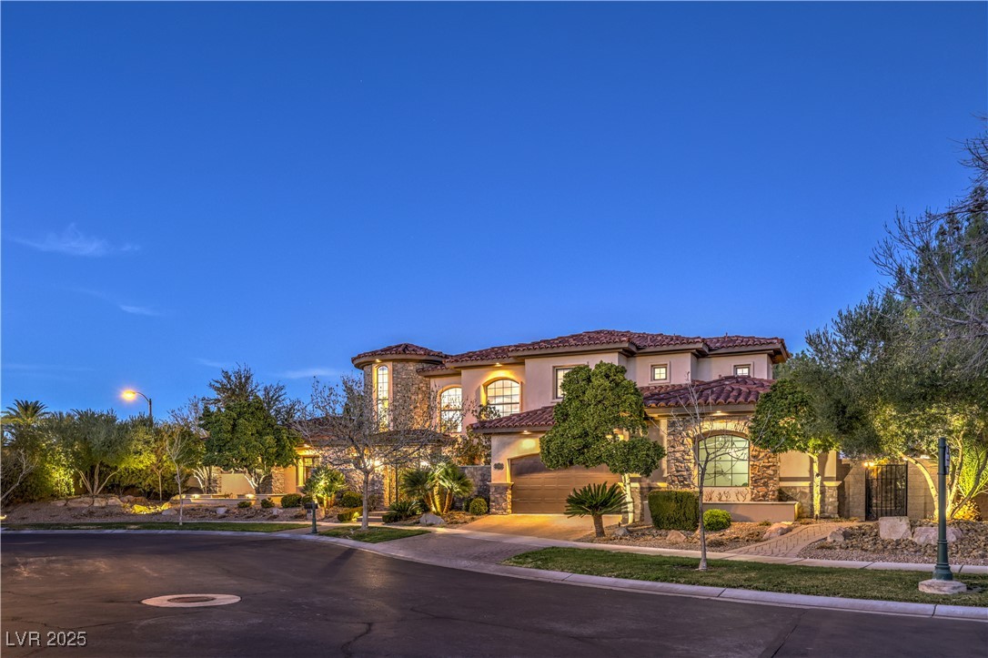 6 Fire Rock Court