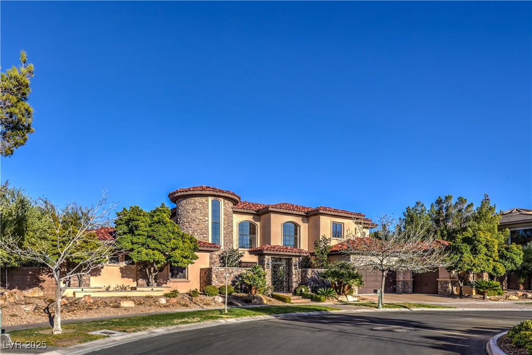 6 Fire Rock Court