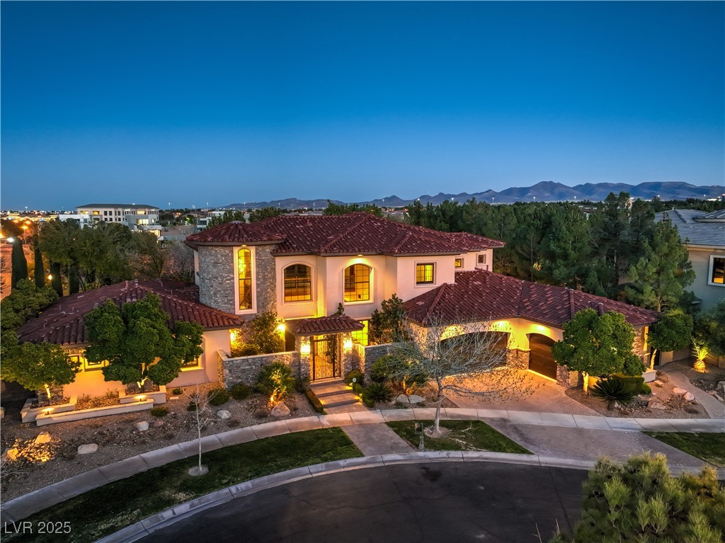 6 Fire Rock Court