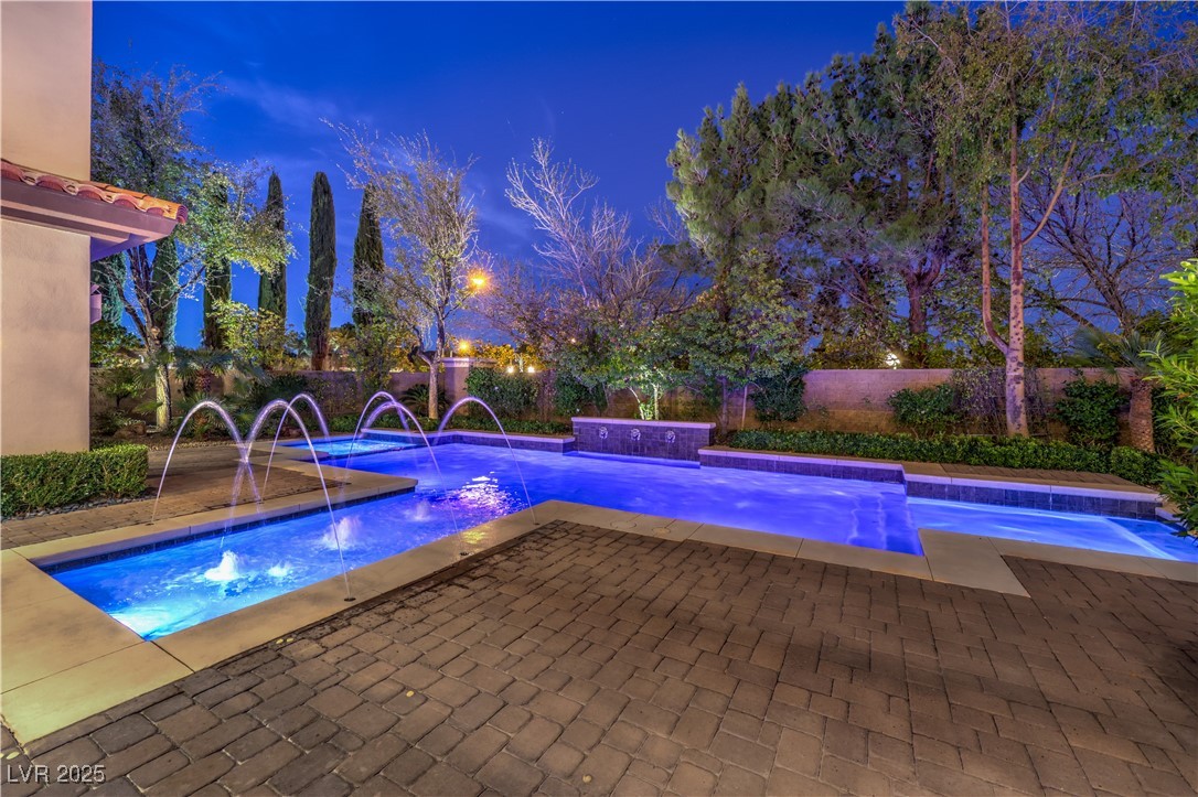 6 Fire Rock Court