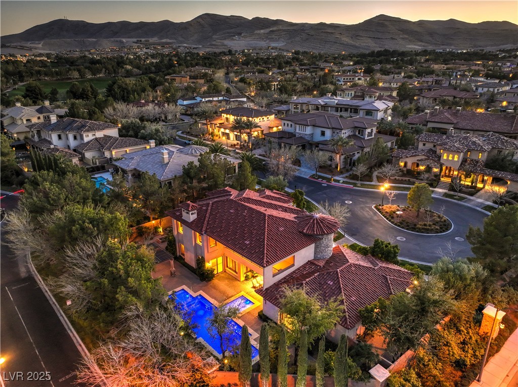 6 Fire Rock Court
