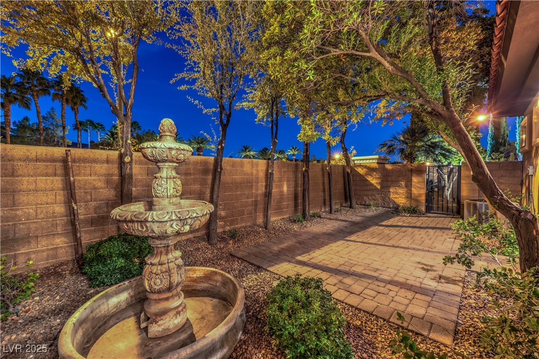 6 Fire Rock Court