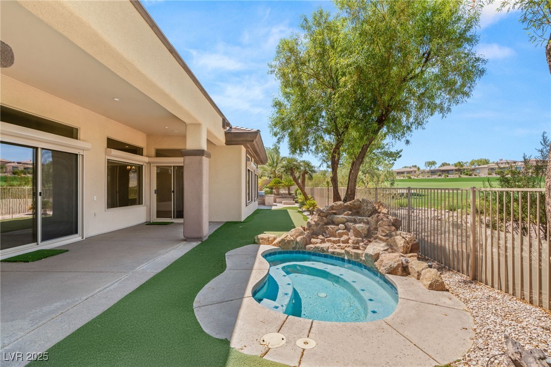 9 Knob Oak Drive
