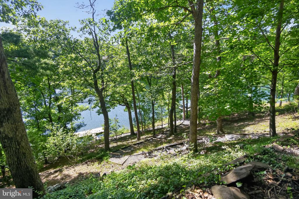 233 SUNSET CIRCLE
