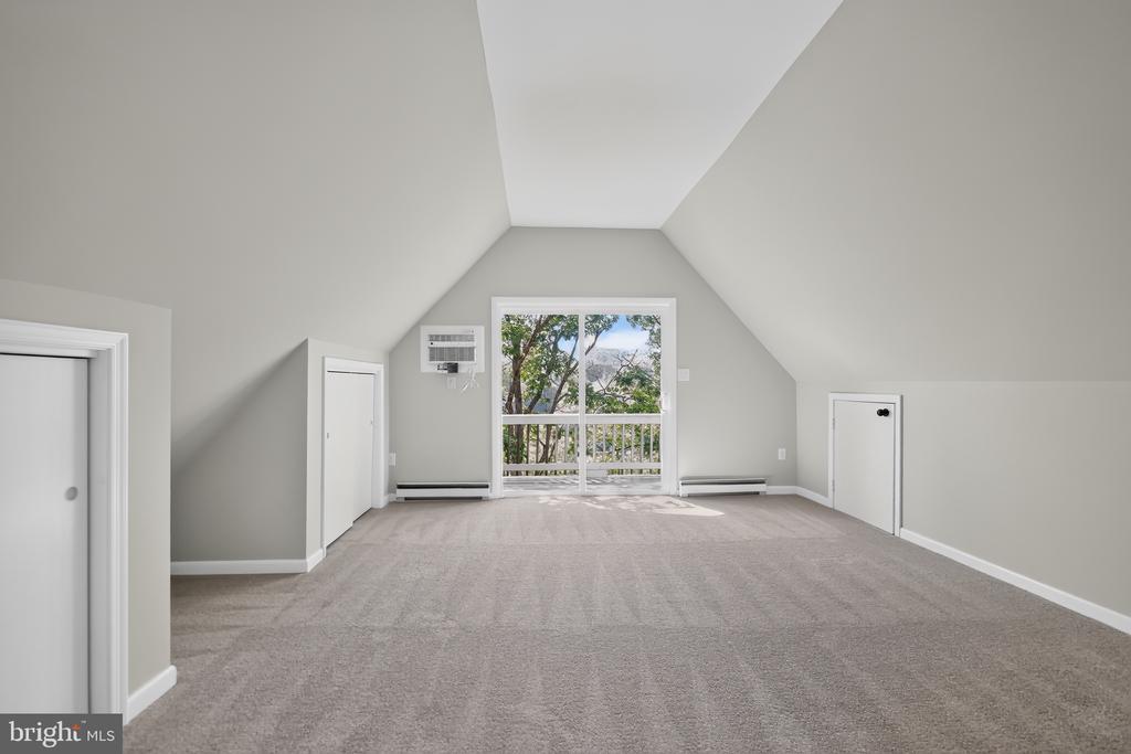 233 SUNSET CIRCLE