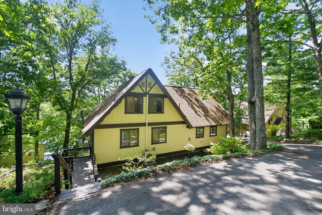 233 SUNSET CIRCLE
