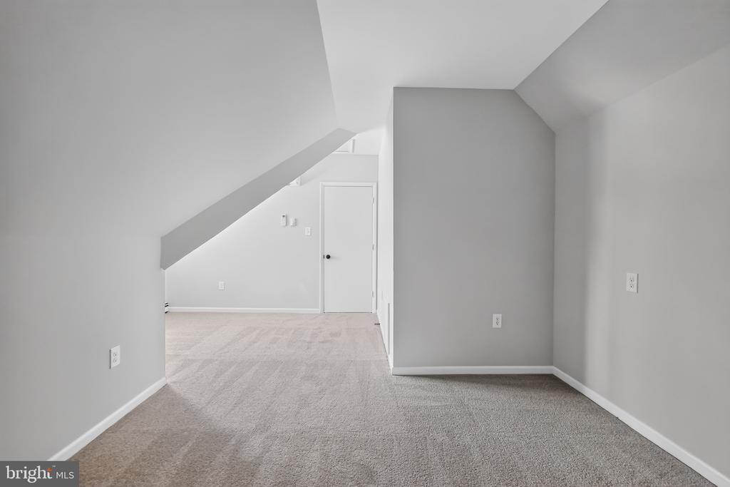 233 SUNSET CIRCLE