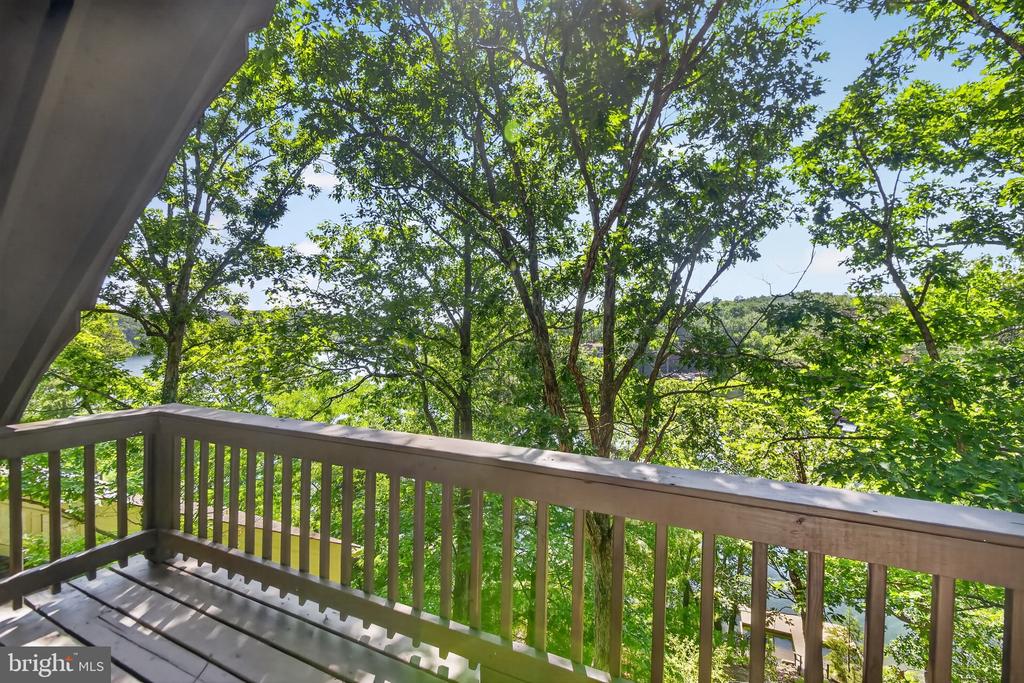 233 SUNSET CIRCLE