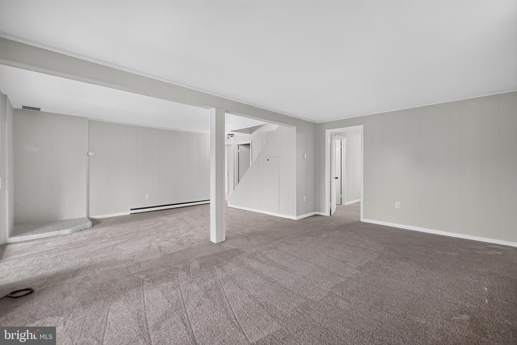 233 SUNSET CIRCLE