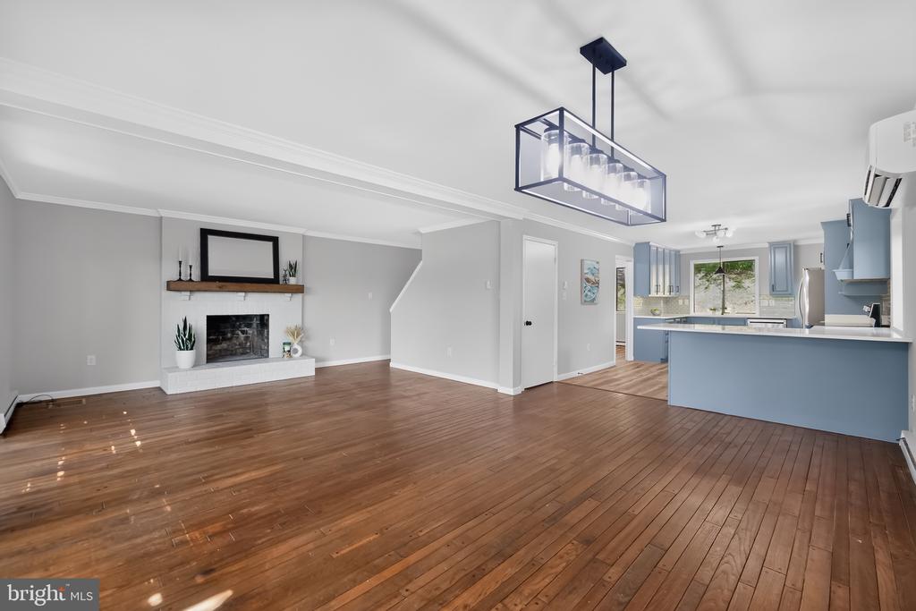 233 SUNSET CIRCLE
