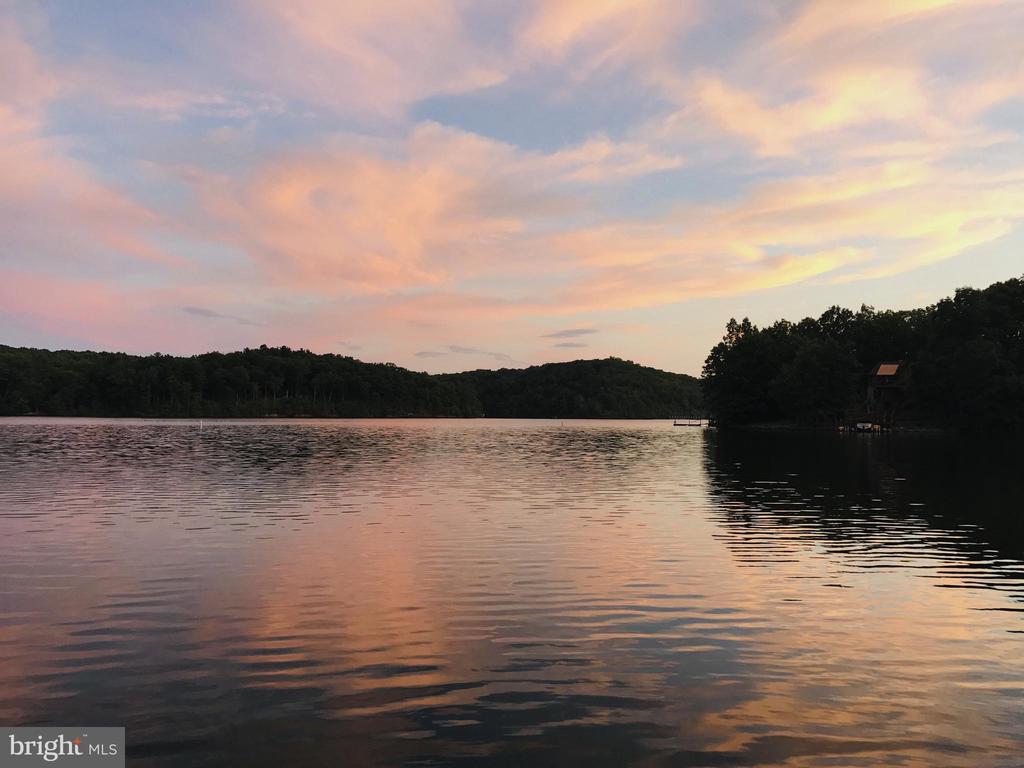 233 SUNSET CIRCLE