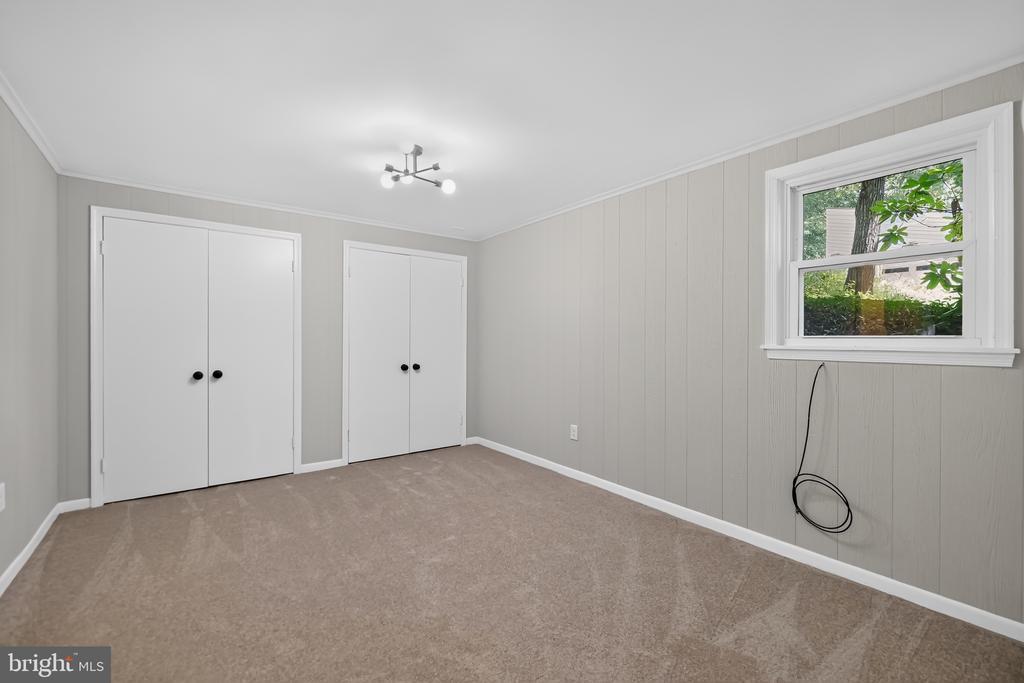 233 SUNSET CIRCLE