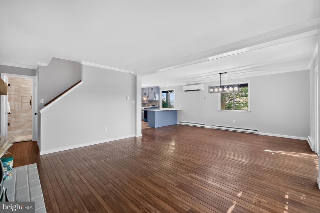 233 SUNSET CIRCLE