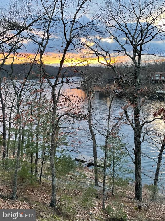 233 SUNSET CIRCLE