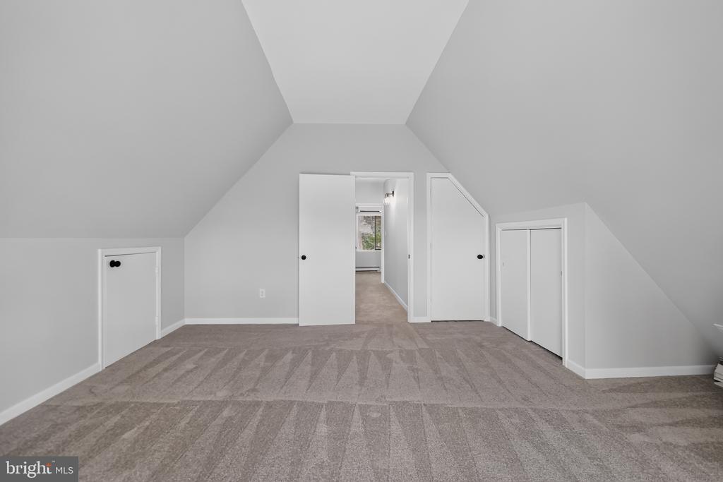 233 SUNSET CIRCLE