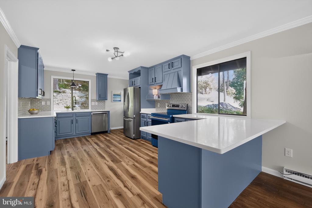 233 SUNSET CIRCLE
