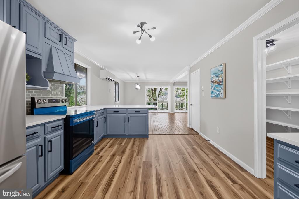 233 SUNSET CIRCLE
