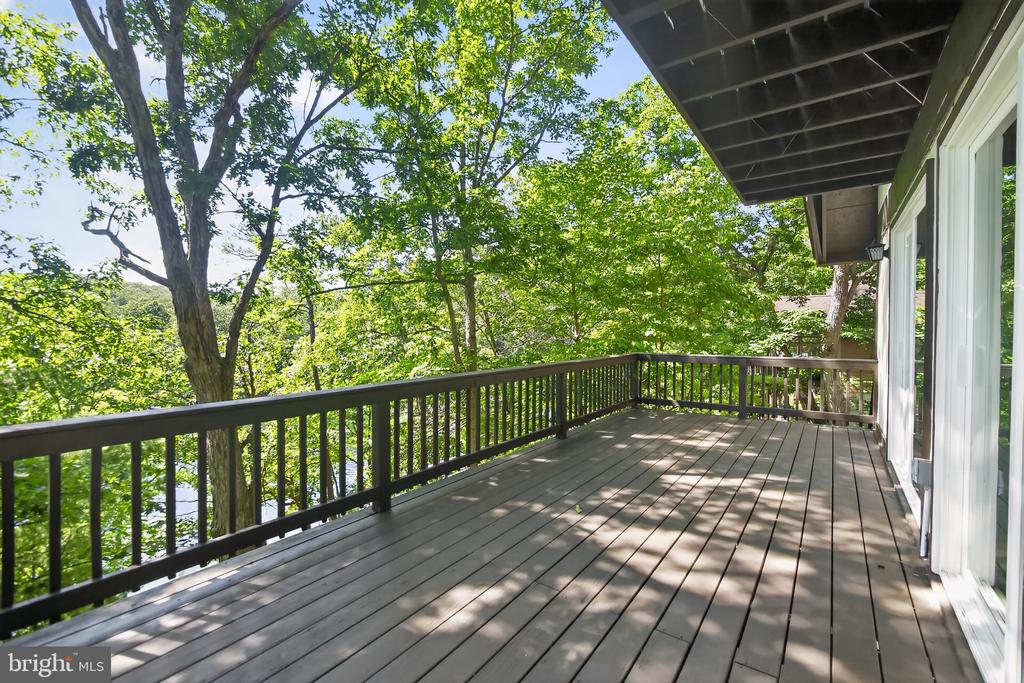 233 SUNSET CIRCLE