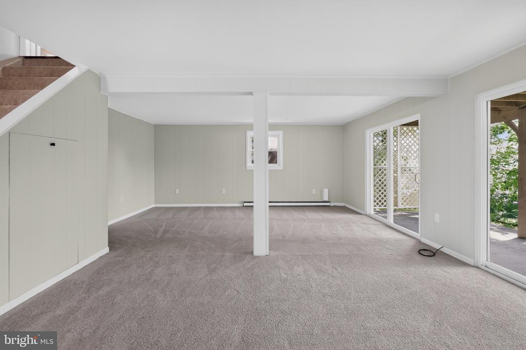233 SUNSET CIRCLE