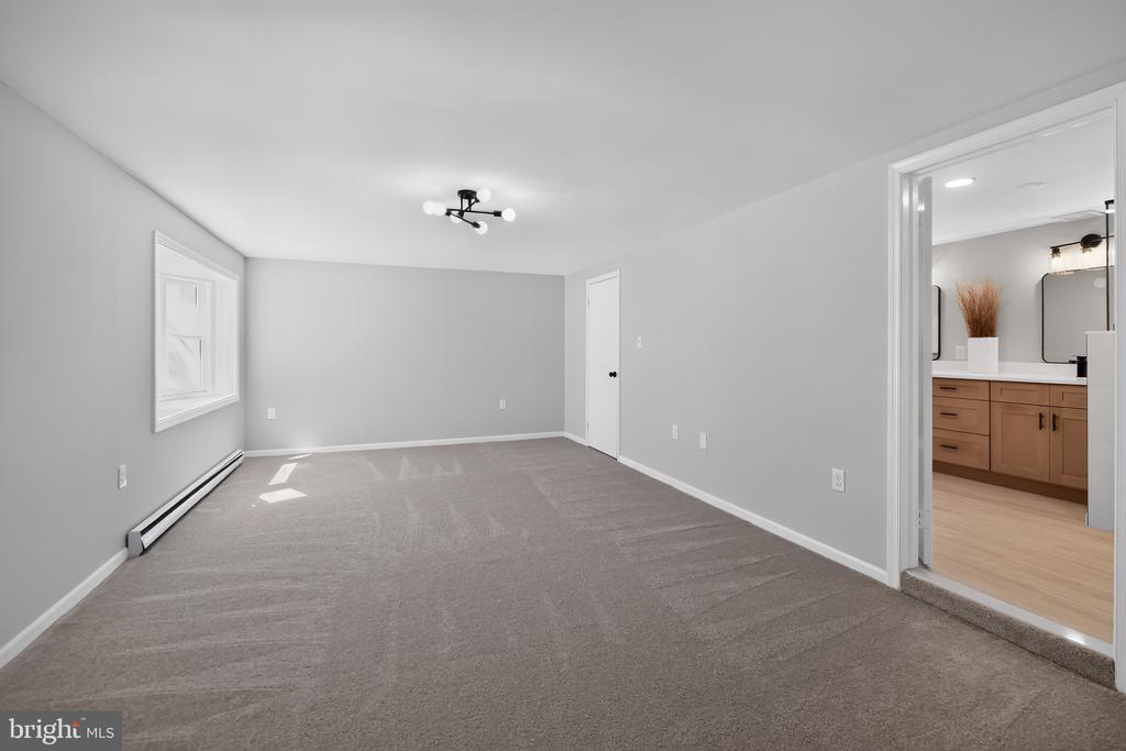 233 SUNSET CIRCLE