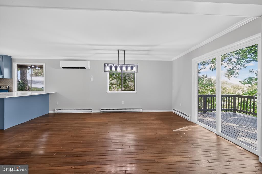 233 SUNSET CIRCLE