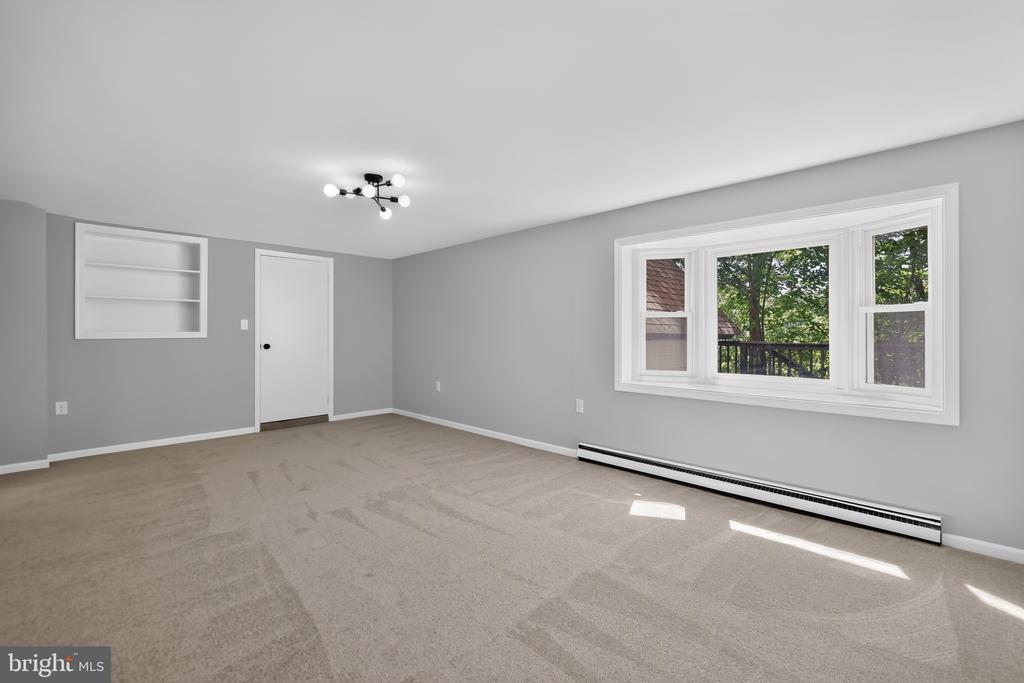 233 SUNSET CIRCLE